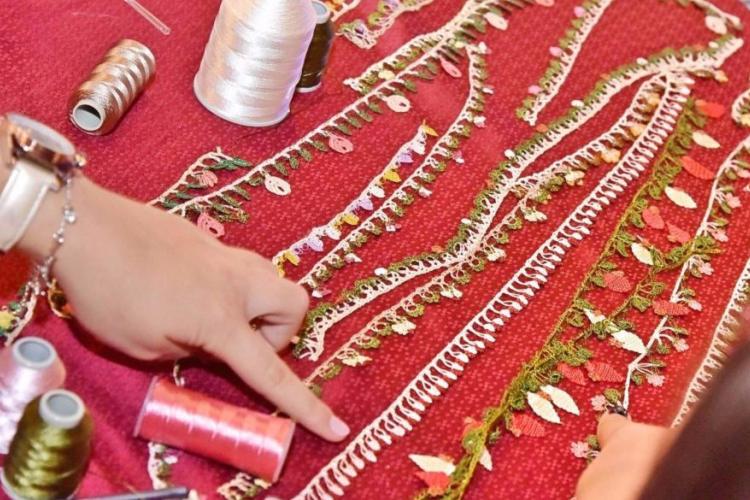 Знања, умећа и вештине израде ојица – украсне чипке на женској народној ношњи бошњачког становништва у југозападној Србији