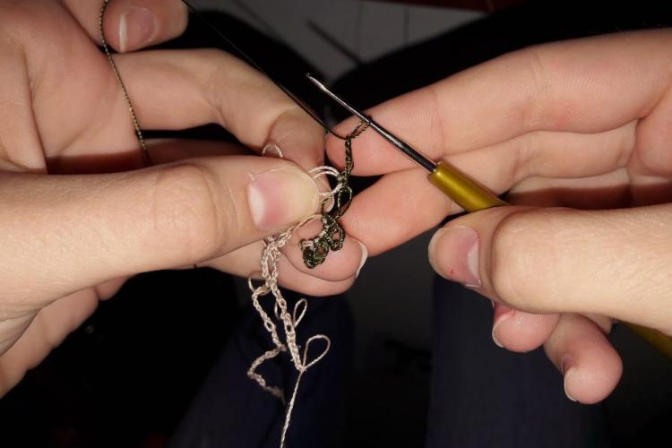 Знања, умећа и вештине израде ојица – украсне чипке на женској народној ношњи бошњачког становништва у југозападној Србији